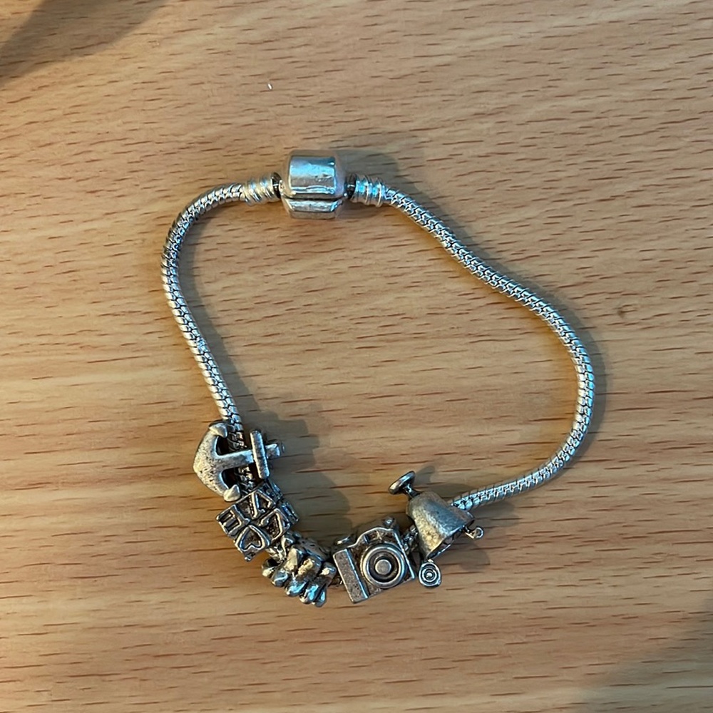 Charm bracelet - Picture 2 of 3